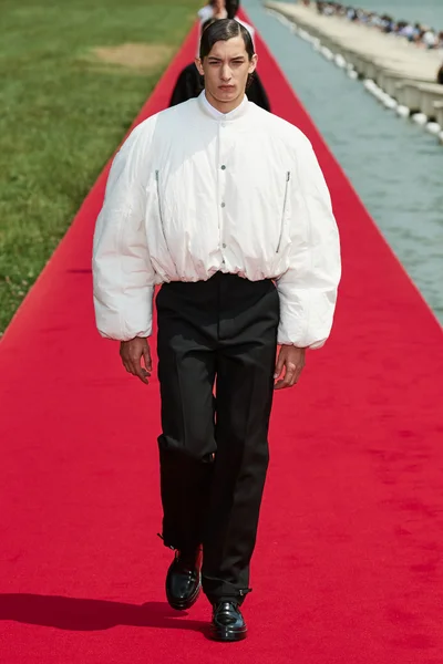 Look 17